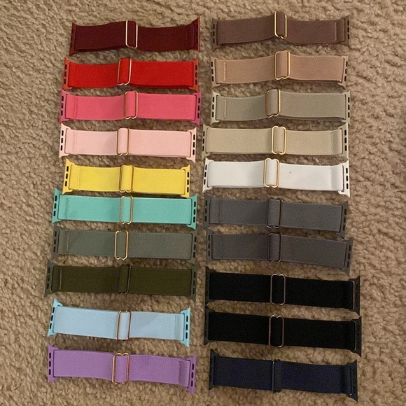 Brand New In Box Apple Watch SE 2nd Generation with Bundle of Brand New Bands - Picture 3 of 6